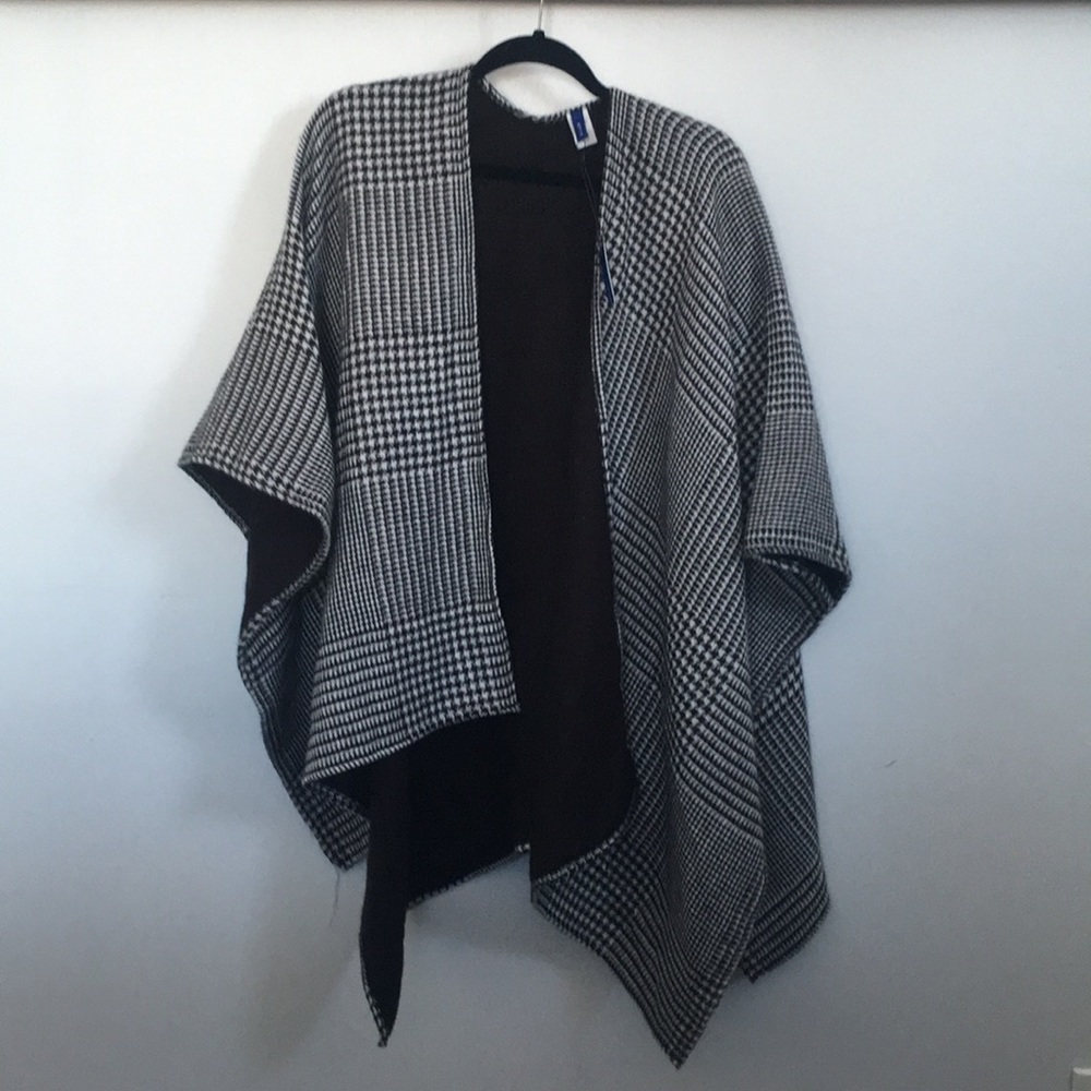 Apt. 9 Poncho Wrap-black and white